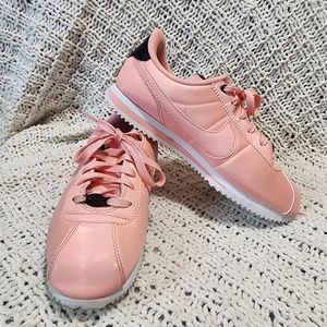 Pink Nike Cortez (6Y)